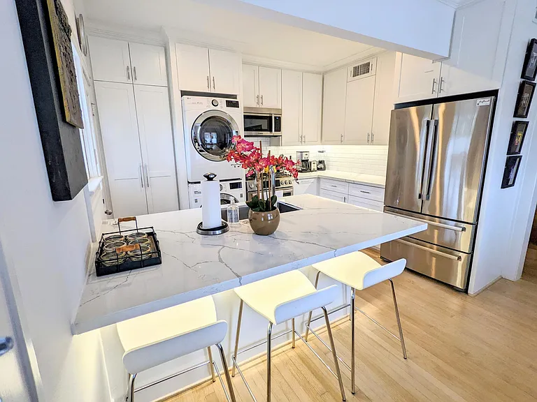 1010 Peden St #1 — Photo 1