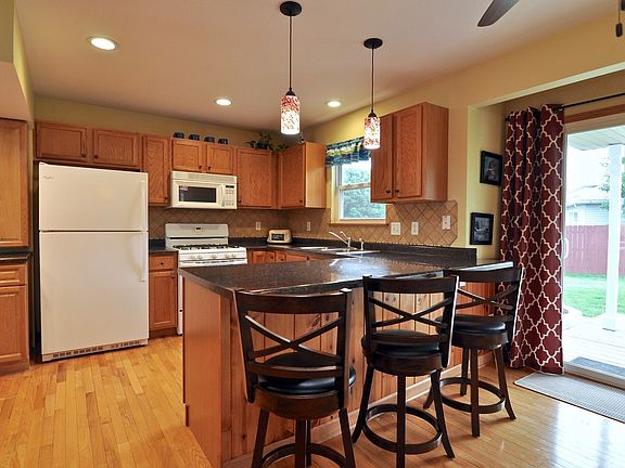 4th image of 394 Longvalley Ln