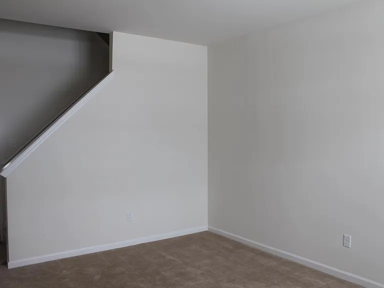 948 King Way — Photo 10