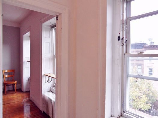 2nd image of 125 Saint James Pl APT 4A
