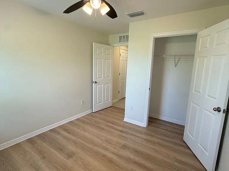 1108 NE 36th Ln — Photo 21