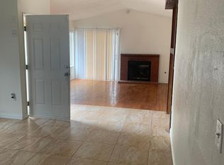 4611 Hutchinson Dr, Las Vegas, NV 89147