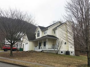 8 Exeter Cir, Beacon, NY 12508