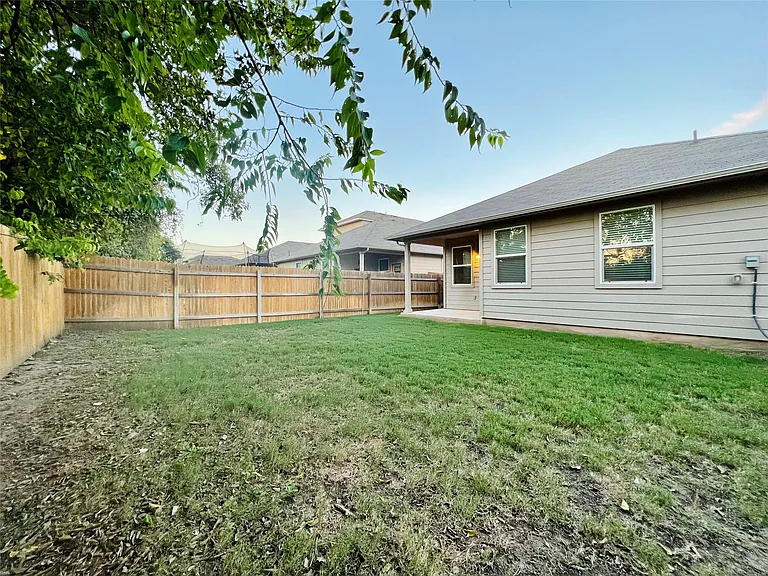 105 Naset Dr — Photo 31