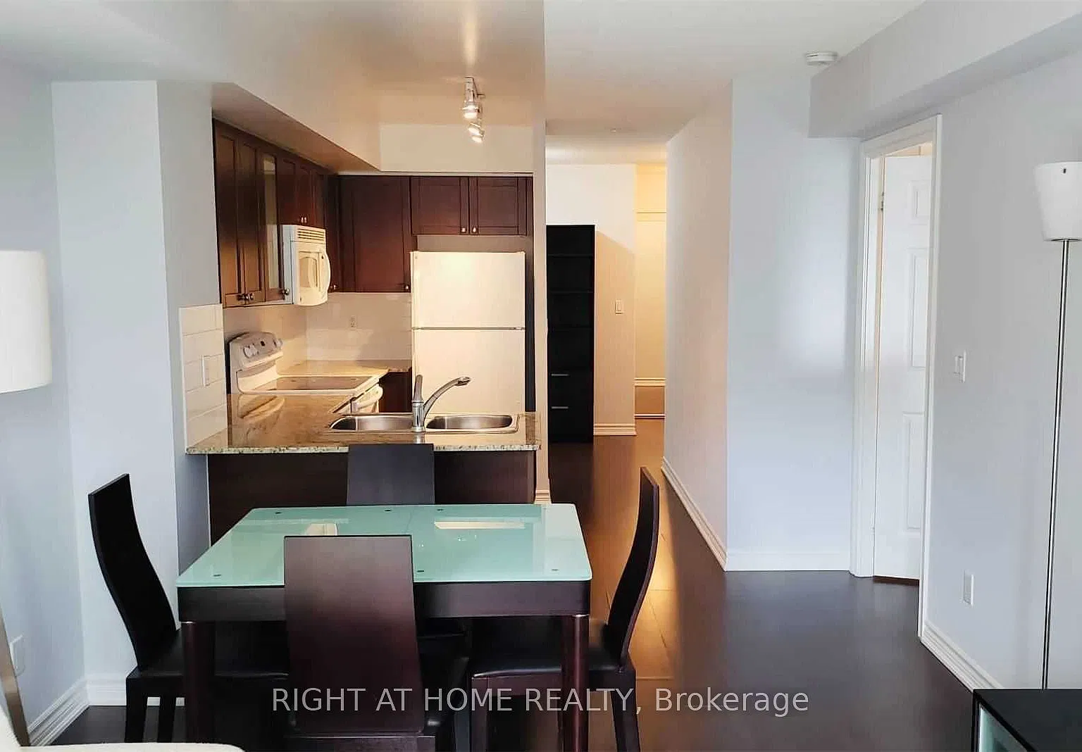 761 Bay St — Photo 2