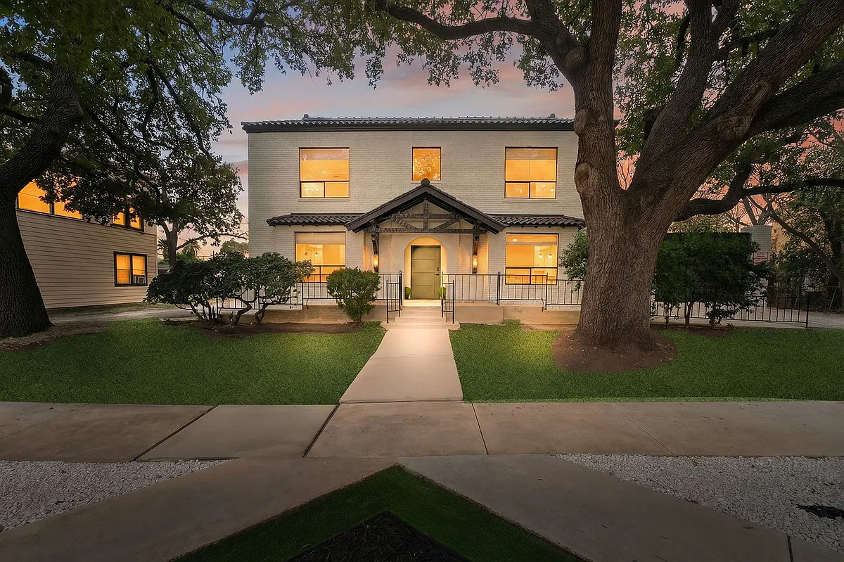 Building Photo - 1635 W Mulberry Ave #207