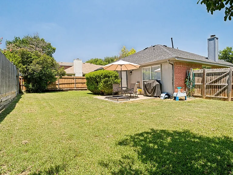 1407 Belaire Dr — Photo 12