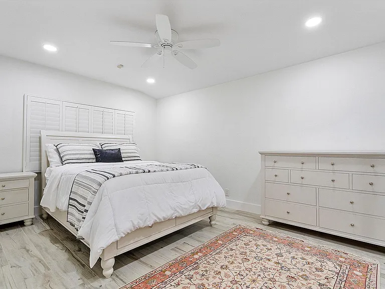 411 Poinciana Dr — Photo 31
