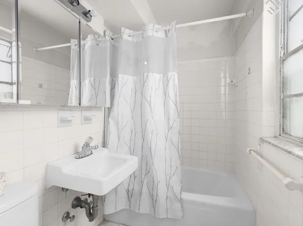 240 East 55th Street image 6 of 6