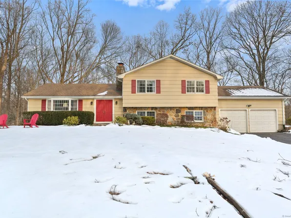 6 Gray Rock Road, Trumbull, CT 06611