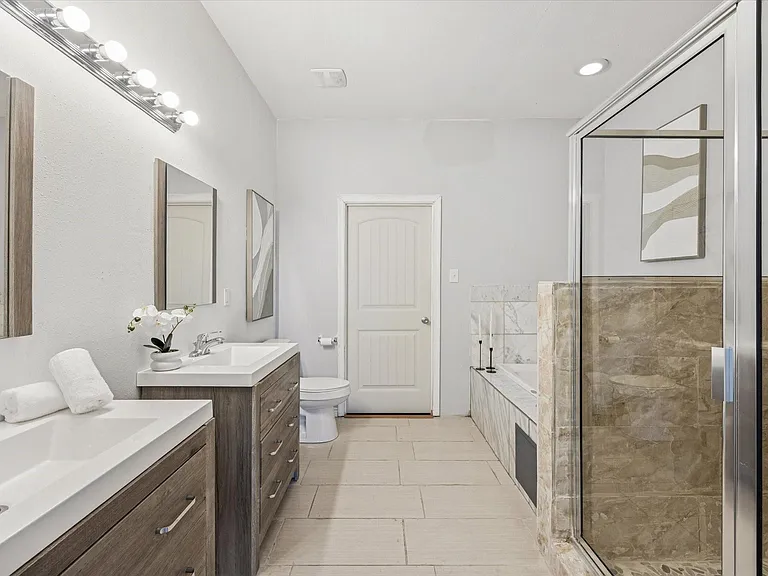5302 Saxon Dr #1/2 — Photo 15
