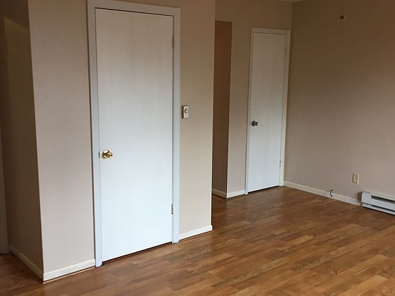 5th image of 498 Terry Ave #C
