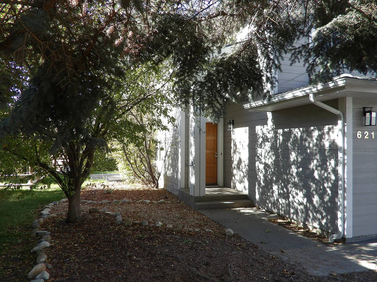 3 bed, 2.5 bath, 1600 sqft, $2,700 — Photo 2