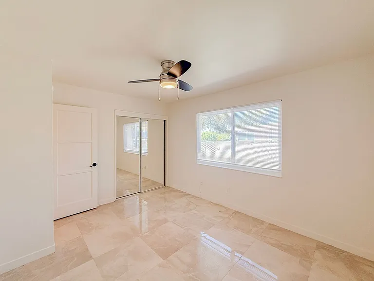 Beautiful Triplex in Clairemont — Photo 9
