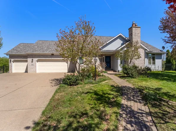 4629 Willow Wood Ct, Davenport, IA 52807