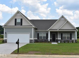 205 Colonial Dr, Calhoun, GA 30701