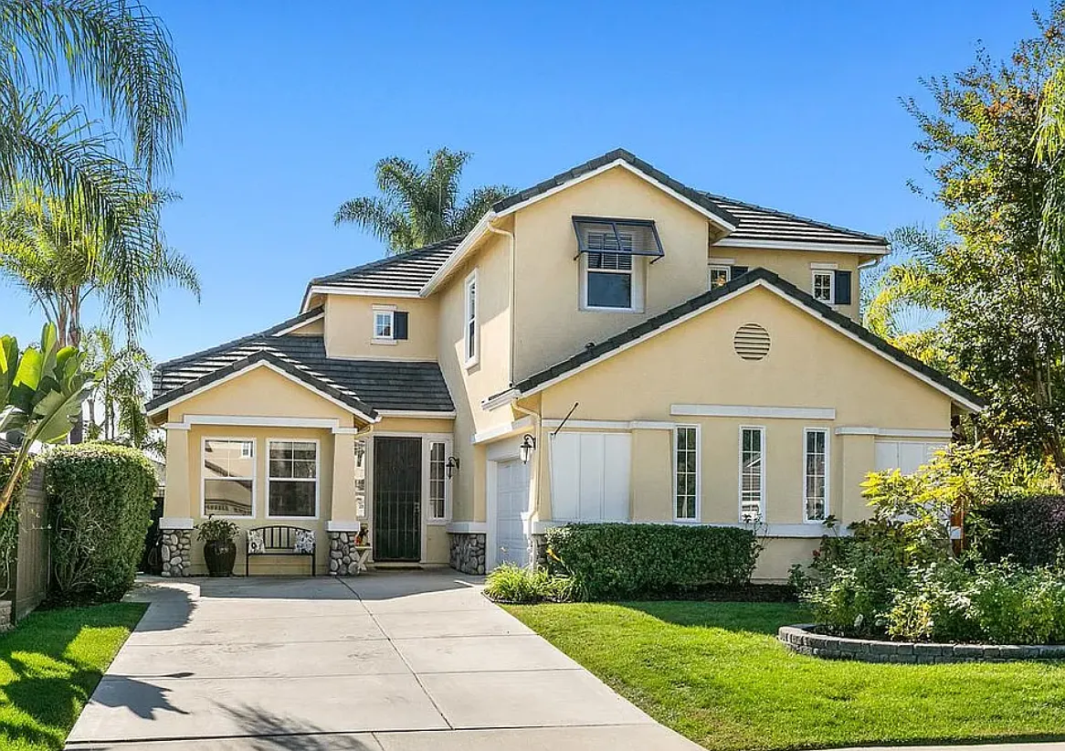 4 bed, 3.0 bath, 2791 sqft, $5,500 — Photo 1