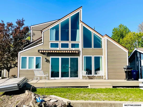 5122 Bayside Ave, Clear Lake, IA 50428