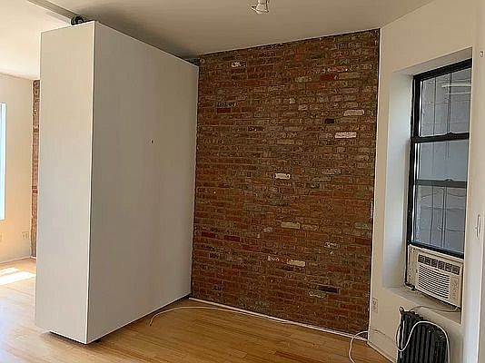 3rd image of 635 E 9th St APT 12