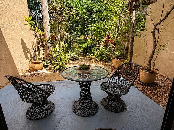 4th image of 701 E Coco Plum Circle #2