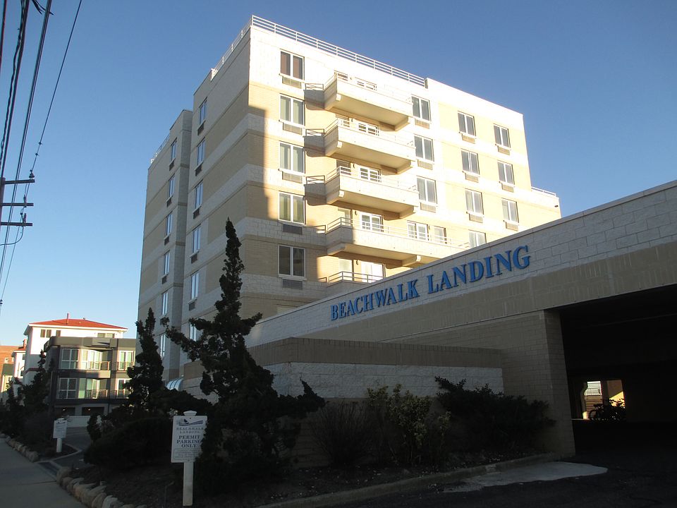 1st image of 440 W Broadway #1B