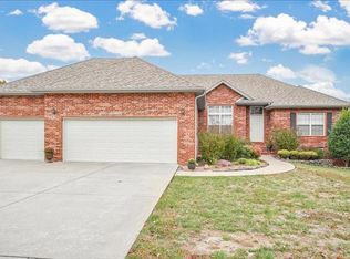 1909 N 9th Ave, Ozark, MO 65721