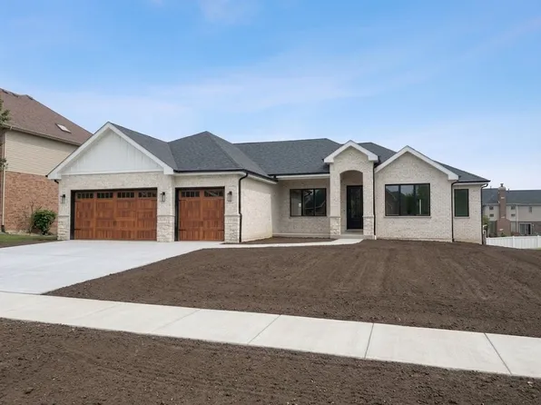 87 Primrose Dr, Dyer, IN 46311