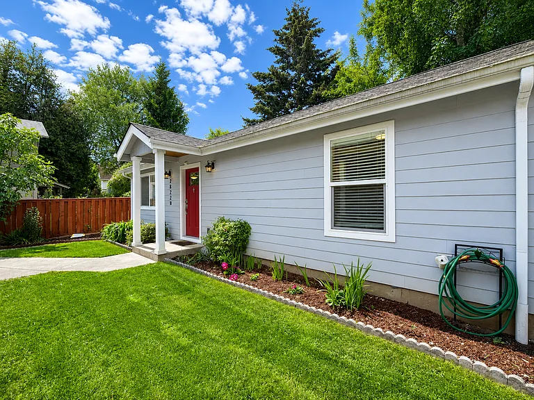 2822 NE Davis St #B — Photo 3