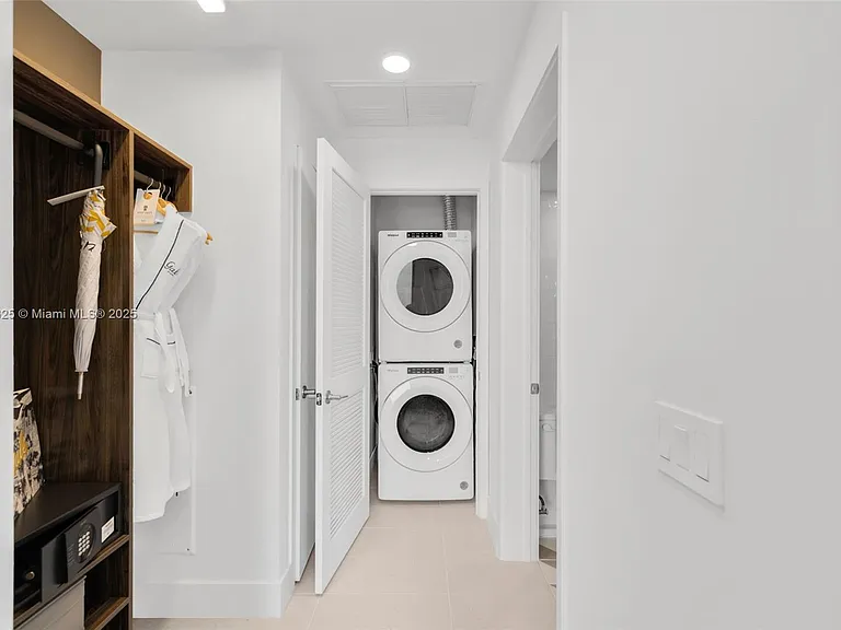 601 NE 1st Avenue 4814 #LPH — Photo 3