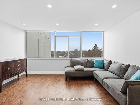 4th image of 3000 Bathurst St Unit 601