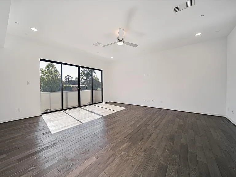 815 W 17th St — Photo 16