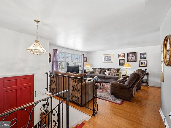 4th image of 2441 Weir Rd