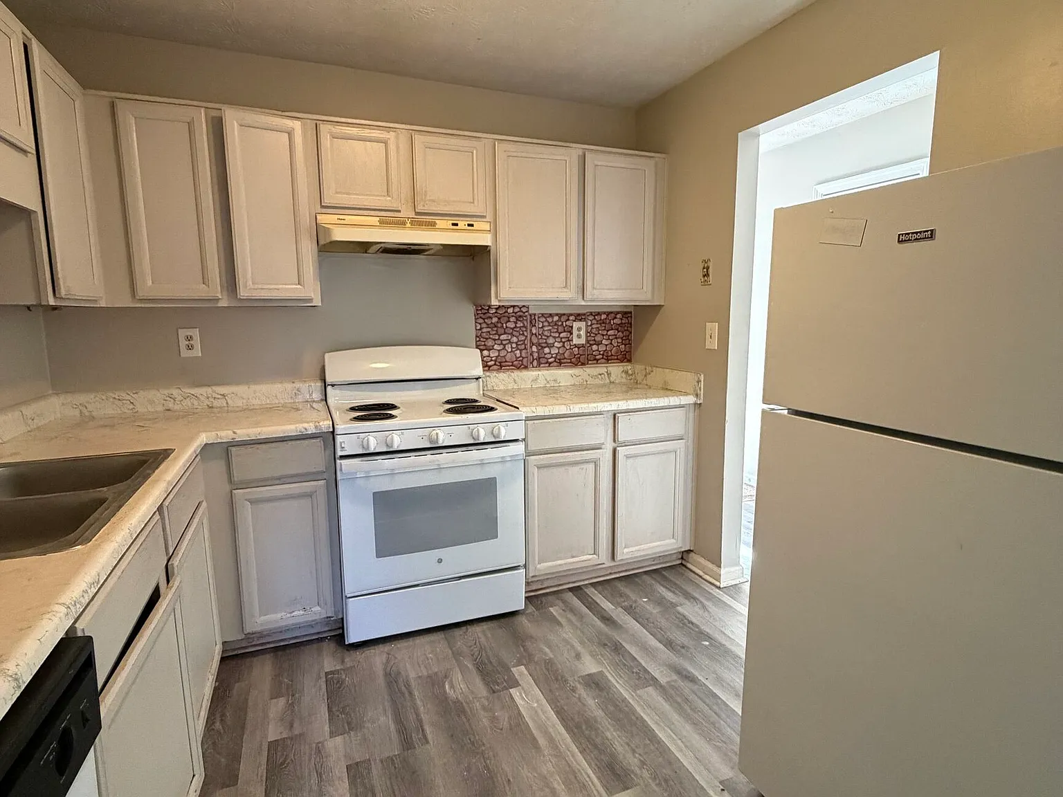 3 bed, 2.5 bath, $1,230 — Photo 4