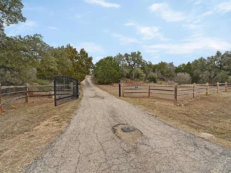 140 Barton Ranch Cir — Photo 1
