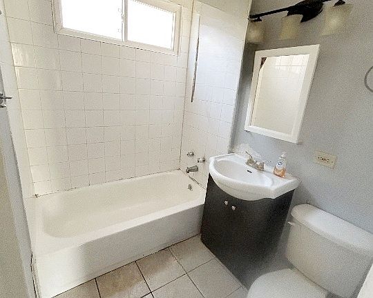 4th image of 11833 S Perry Ave