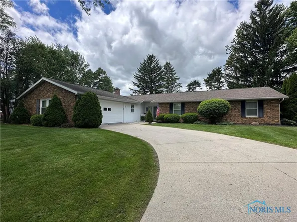 1104 Fairlawn Dr, Bryan, OH 43506