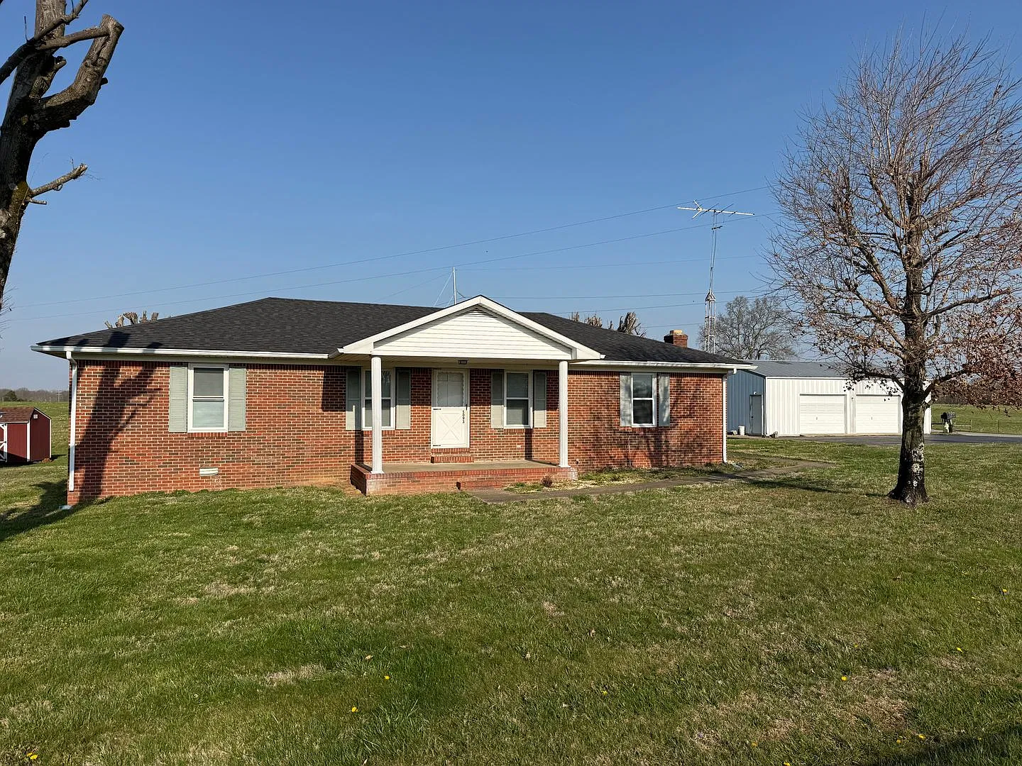 3 Bed/2 Bad House with detached 2 car garage/shop — Photo 1