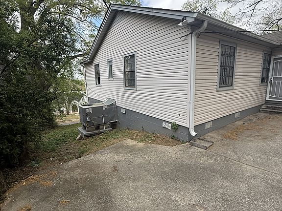 3rd image of 2621 20th St W