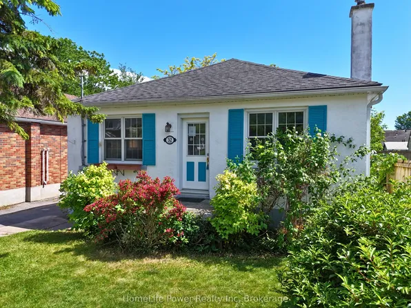 32 Dunlop St, Kingston, ON K7L 1L2