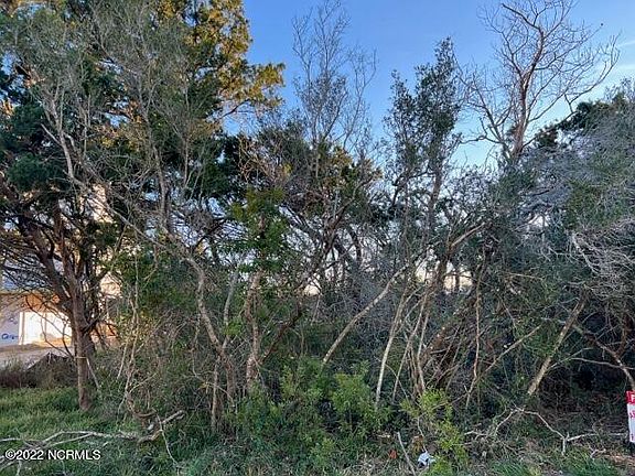 3rd image of 512 W Dolphin Drive