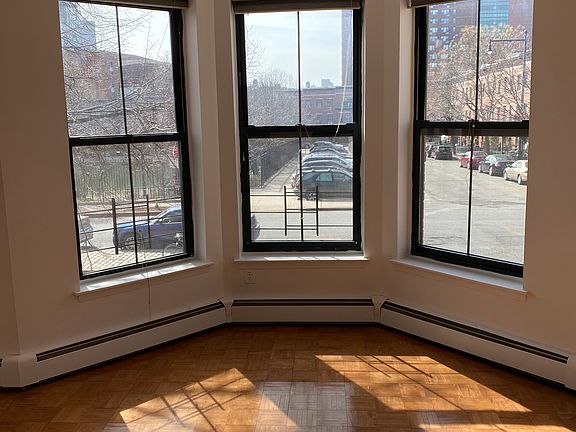 2nd image of 373 Cumberland St #2