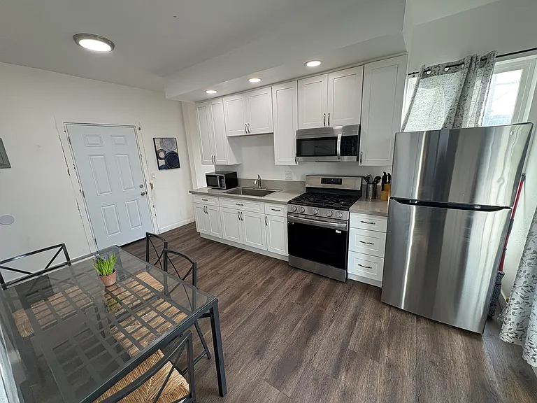 907 D Ave #5 — Photo 6