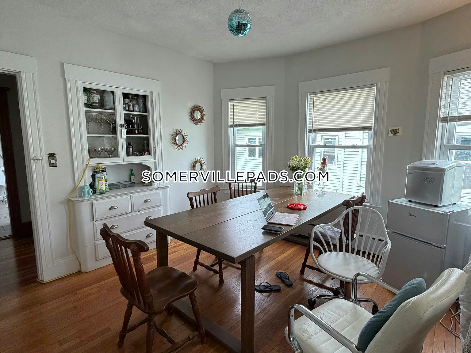 5 bed, 1.5 bath, 9999 sqft, $6,750 — Photo 2
