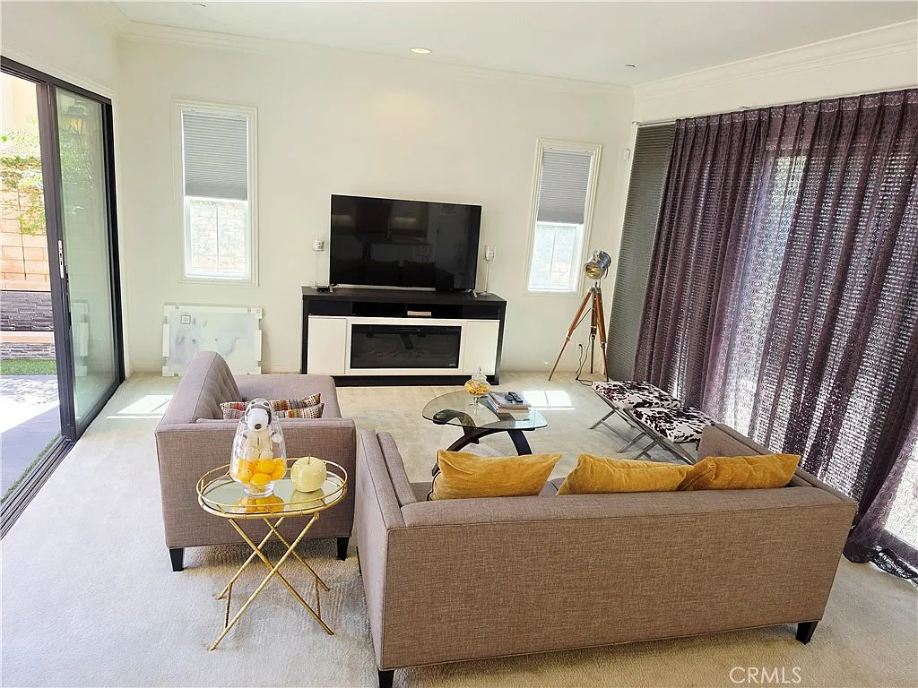 4 bed, 4.5 bath, 2755 sqft, $6,800 — Photo 4