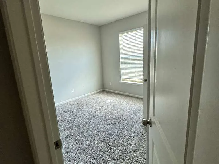408 Zimmet Dr — Photo 6