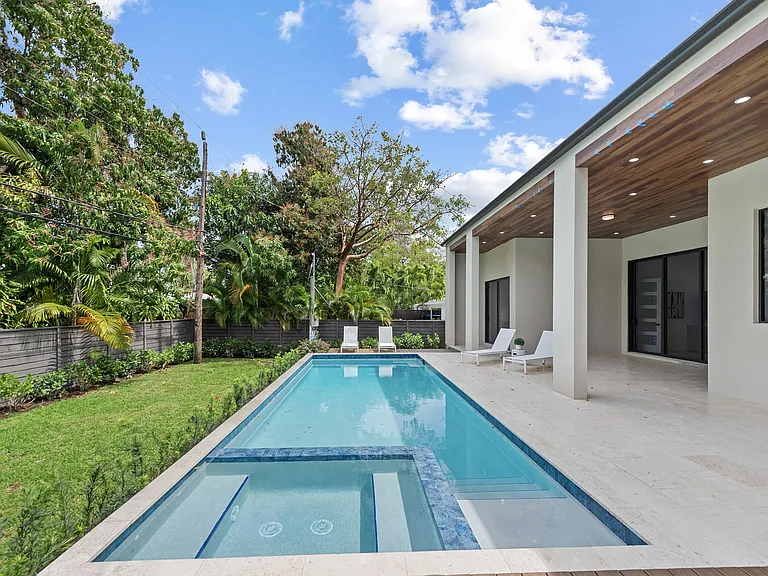 801 SE 6th Ct — Photo 35