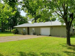 702 E 2nd St, Scammon, KS 66773