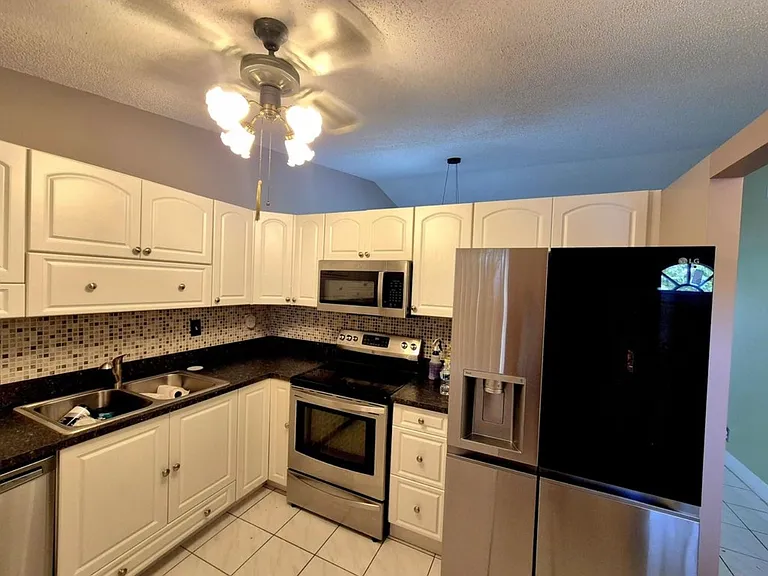 541 NW 43rd St #540 — Photo 9