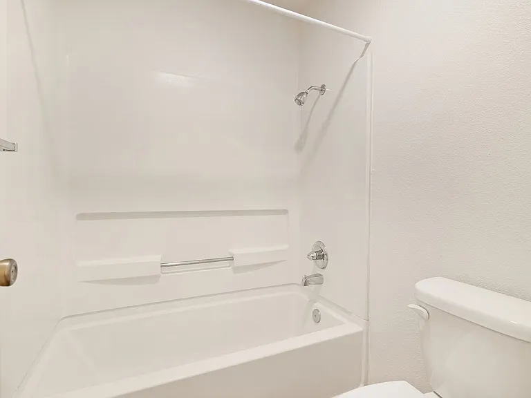 1661 Forest Avenue Apartments — Photo 61