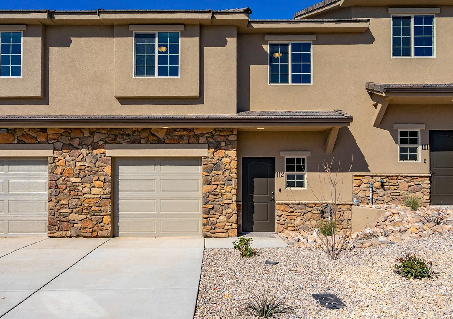 370 W Buena Vista Blvd — Photo 2